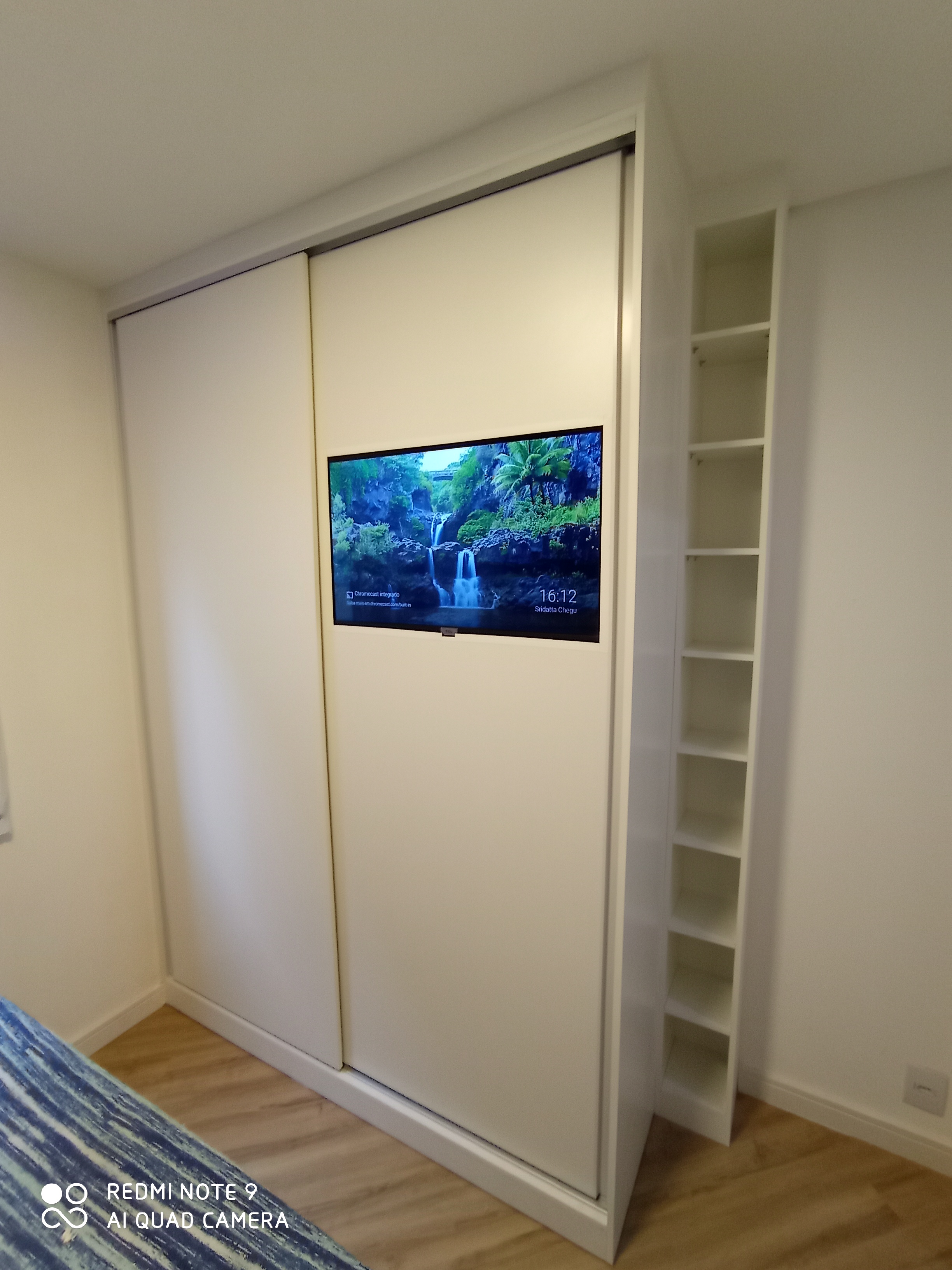 Armario tv na porta